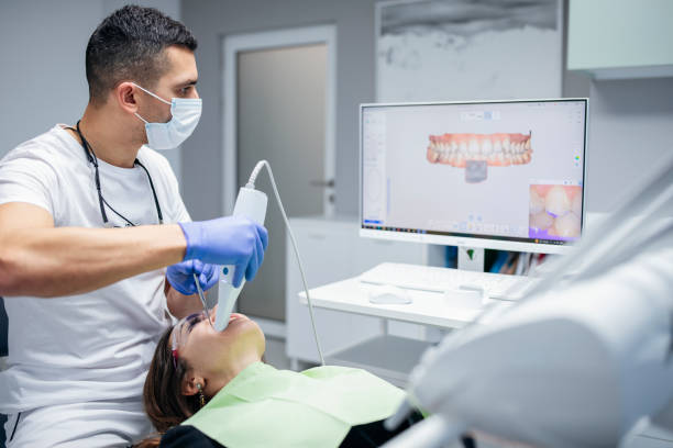 Trato cercano entre dentista y paciente
